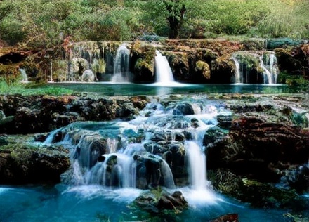 国家规划建设全国性综合交通枢纽城市，未来有七个方向的高铁