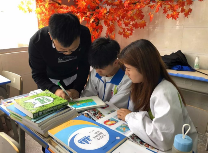 培训机构摇身一变成“补课奶茶店”，网友笑了：还是熟悉的配方