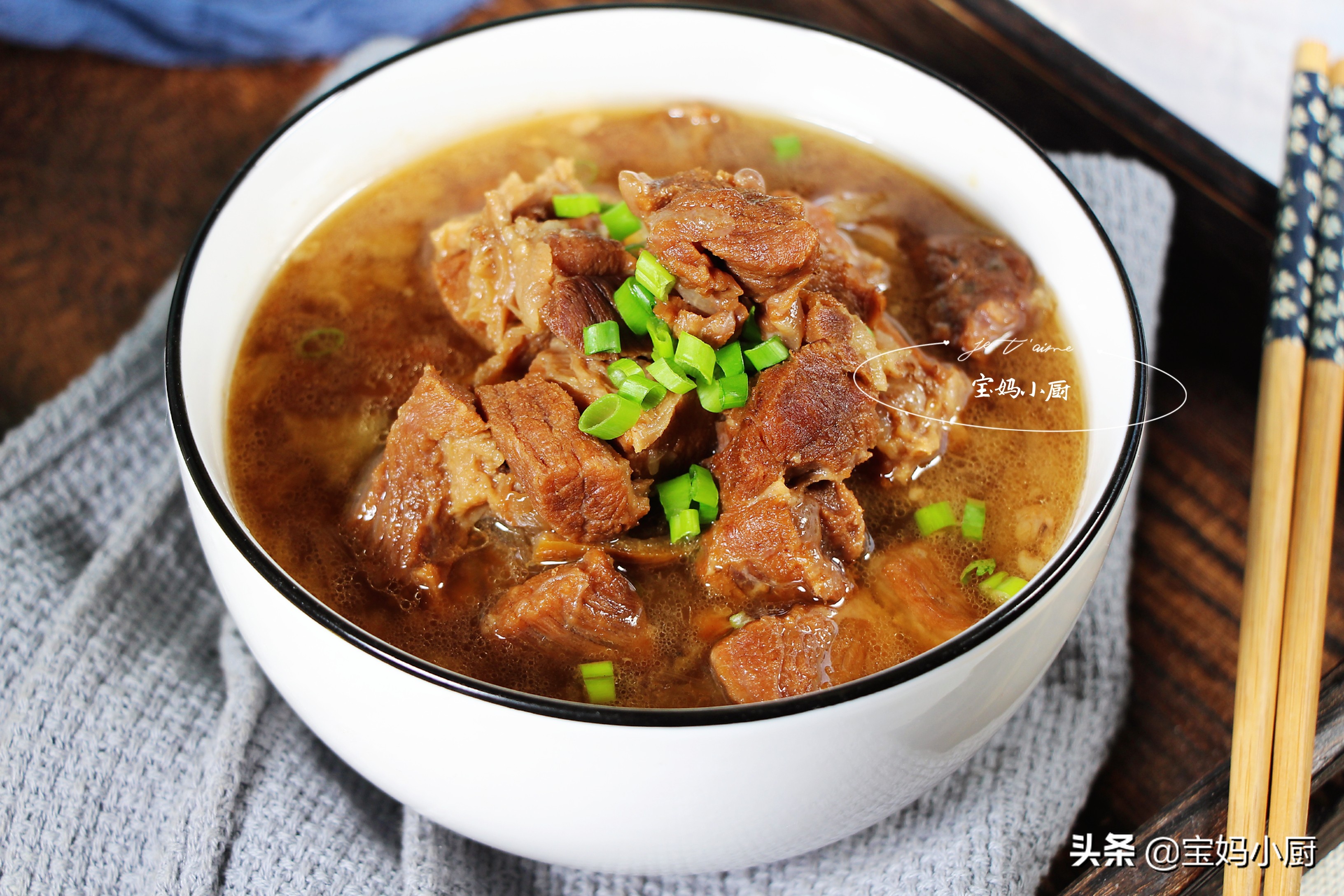 炖牛肉，软烂可口还特香，这两料不可少，照着做，大人孩子喜欢
