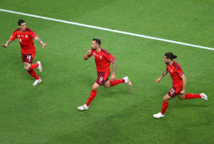 瑞士vs土耳其谁能获胜比分如何(20分钟轰2球，2-0领先！瑞士瞬间打爆土耳其，3大历史纪录诞生)