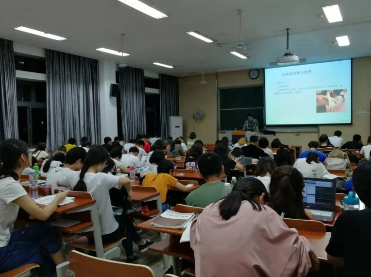 “大学”和“学院”有什么区别，哪个实力更强？学生报考需知晓