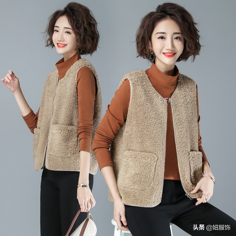 坎肩背心女外穿(冬天穿上一件羊羔毛马甲,搭配高领毛衣打底衫,显瘦