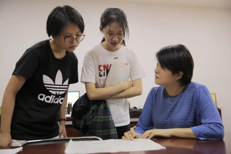 高颜值学霸，674分问鼎状元被北大录取，她说：超前学习是法宝