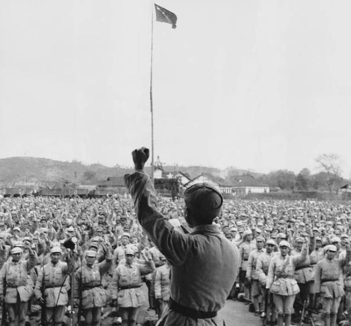 张国华开会，警卫来报说他女儿病重，张国华发火：凡事总有个轻重