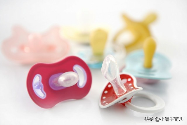 婴儿使用安抚奶嘴正确了？