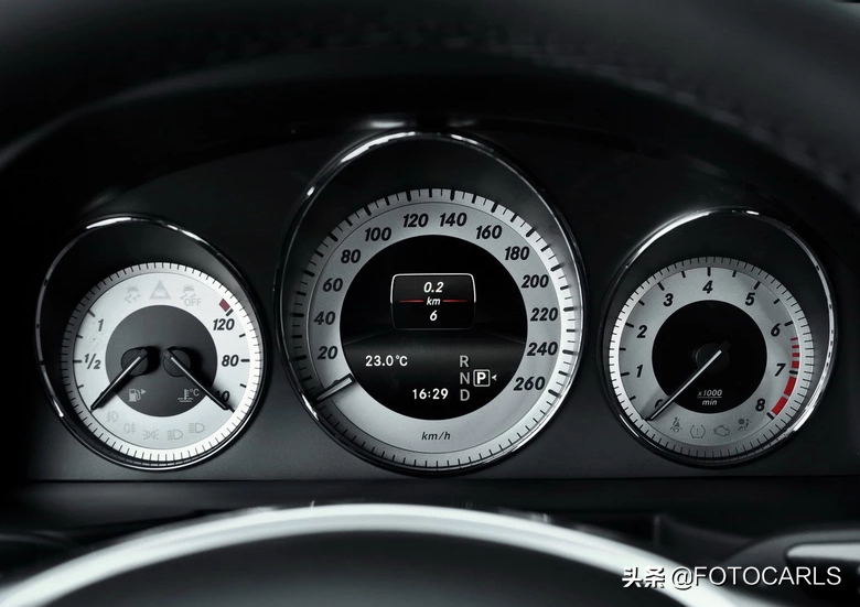 奔驰GLK300 3.0 V6顶配实拍，颜值喜人比进口便宜，为何却停产？