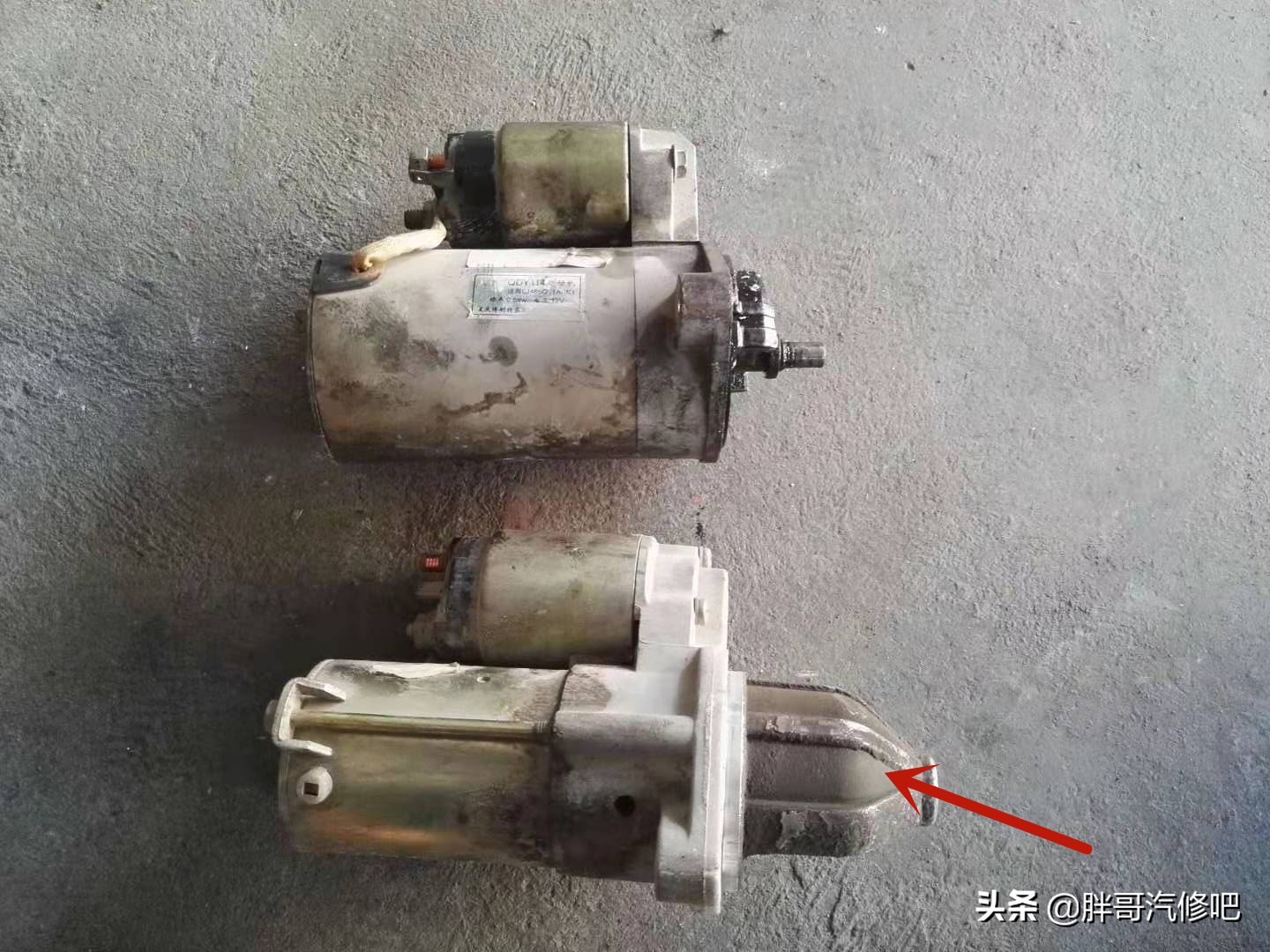 车主非正常启动车辆，然而一个小失误，变速箱被击了大窟窿