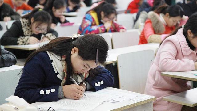 几万元的“公务员”培训，没有走后门，用什么套路让考生“上岸”