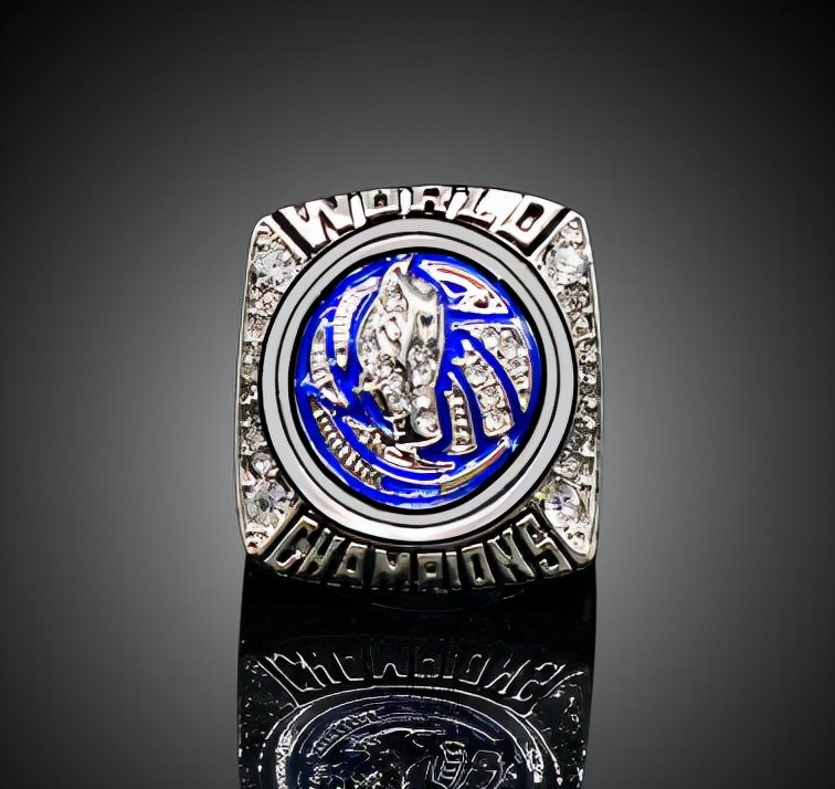 NBA冠戒之最：字母哥刚拿的戒指306颗钻不算多，猛龙640钻创纪录