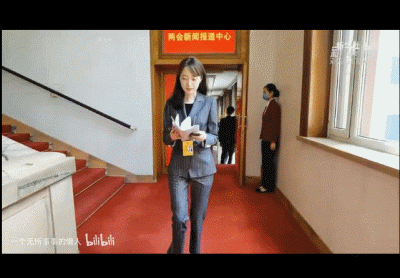 千里挑四！出现在文艺汇演上的领诵员冯琳，会是下一个王冰冰吗？