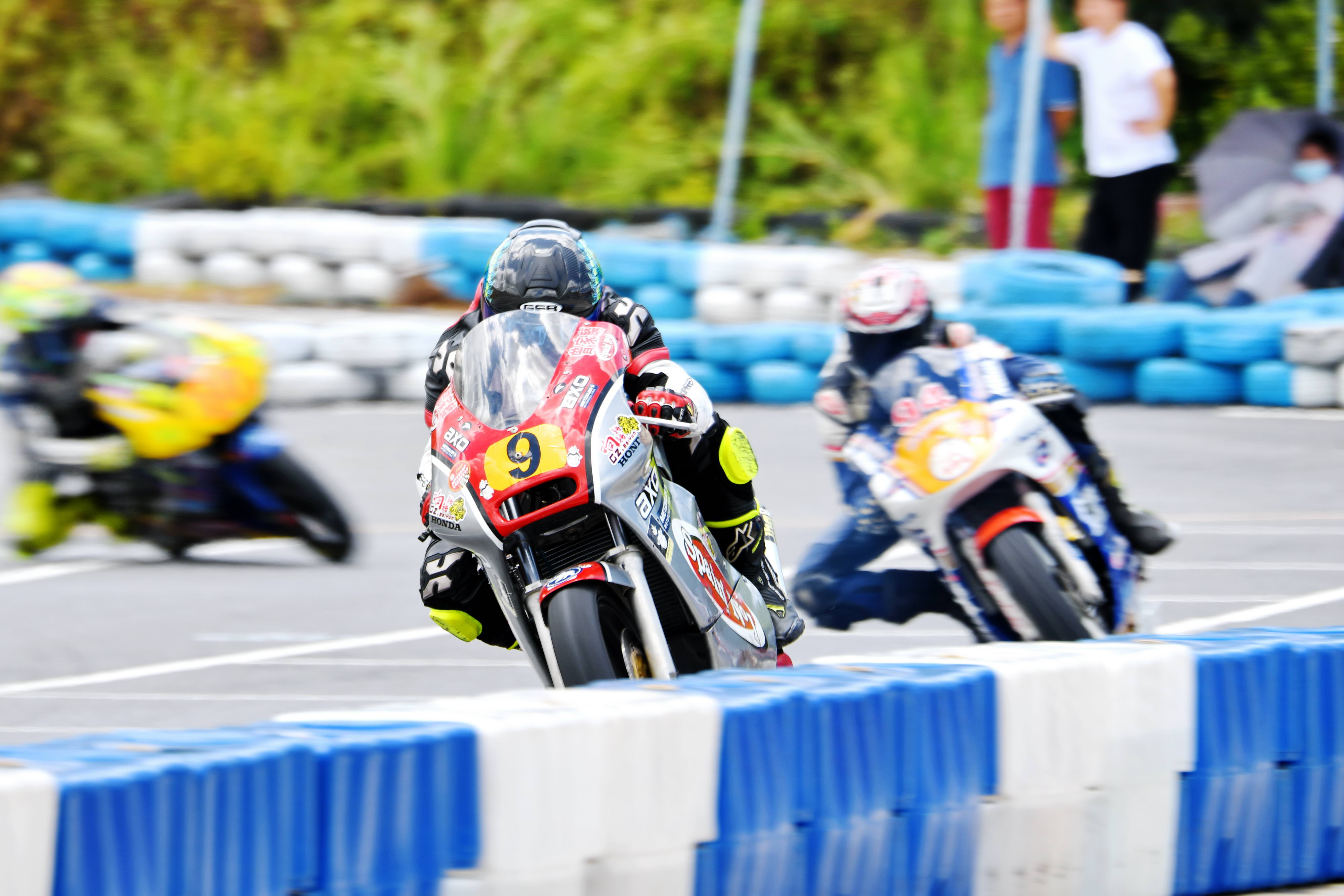 郑伟雄赛车(伟业达 gp:2021 大湾区摩托车大赛 改装街车公开组(2t))