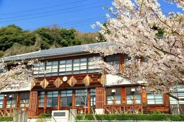 日本孤岛上的公立学校，仅11名学生，却告诉我们什么是真正的教育