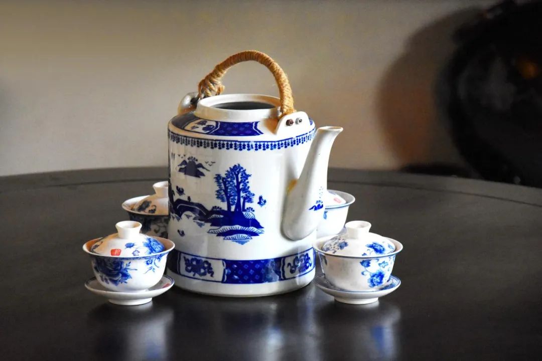 你喝茶会用瓷具吗？原来瓷器茶具也有这么多种？