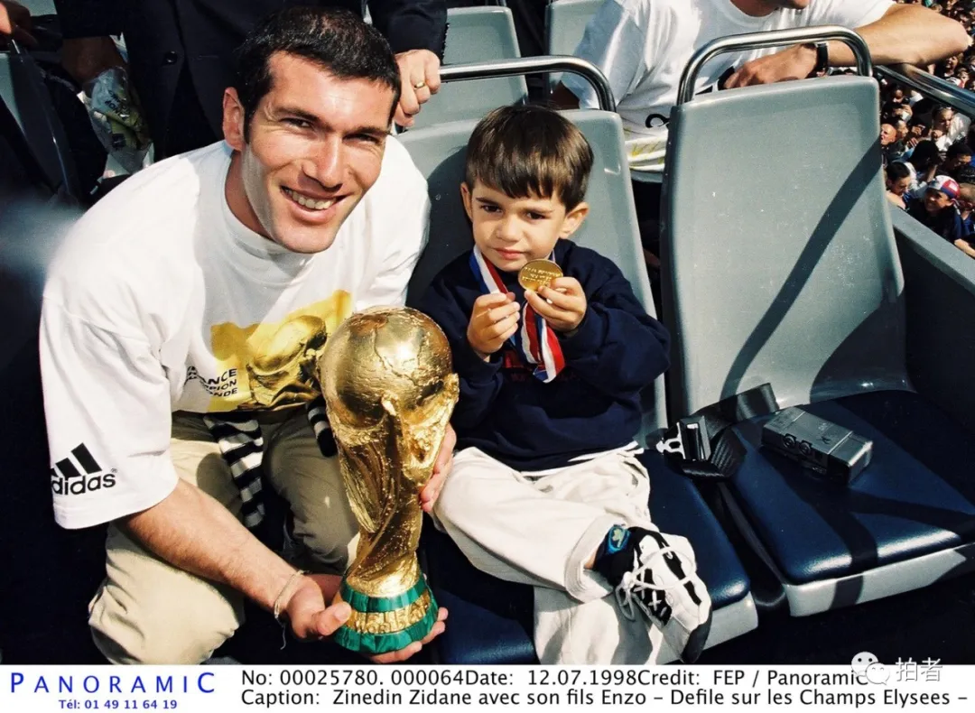 卡西利亚斯2010世界杯（聚焦国际足坛，看绿茵场上叱咤风云的硬汉回归父亲的身份时温情一面）