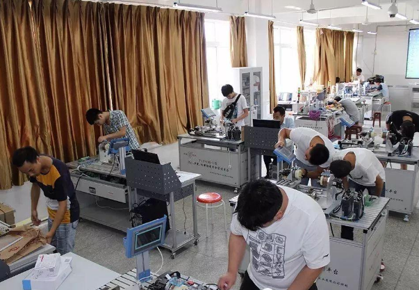 高考400分考生哭诉：我拼命学习，最后却和一群200分学生抢大专