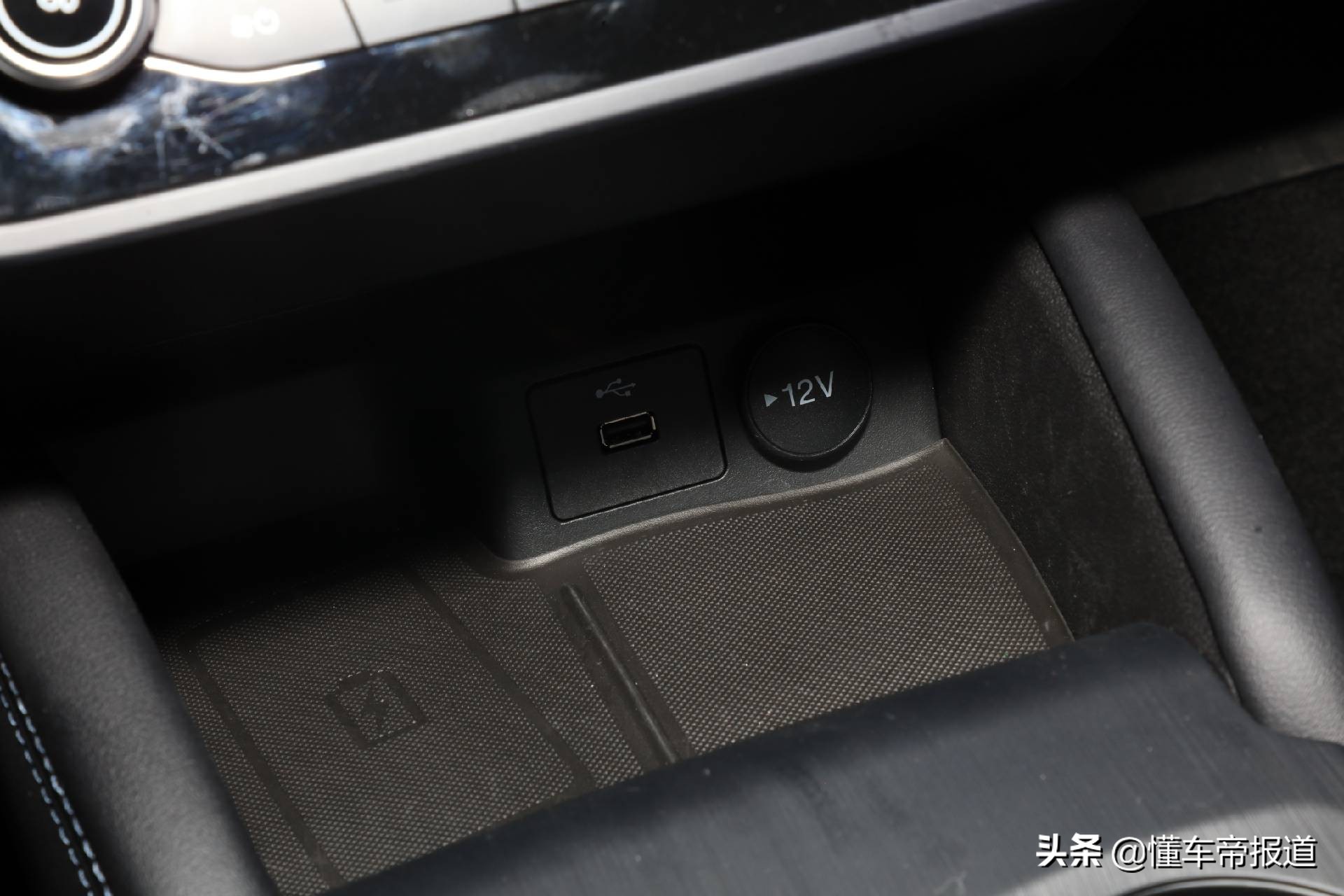 新车 | 15万元谁更吸引瓦罐迷？福克斯猎装版对比明锐旅行版