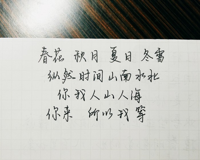梦里，我回到了故乡，一盏孤灯愁肠断，千里外故乡又难眠