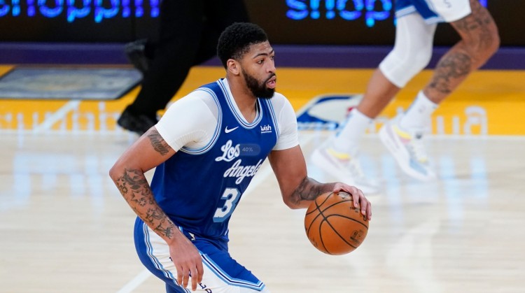 球队大腿7中4砍下10分（安东尼终于抱上了大腿！单场38分7助！球队老大就是硬）