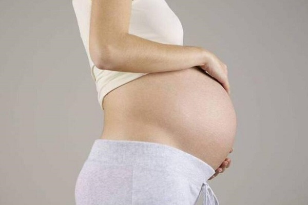 分娩时羊水多少是正常？产检单上这个数据要留心，孕妇早知道有底