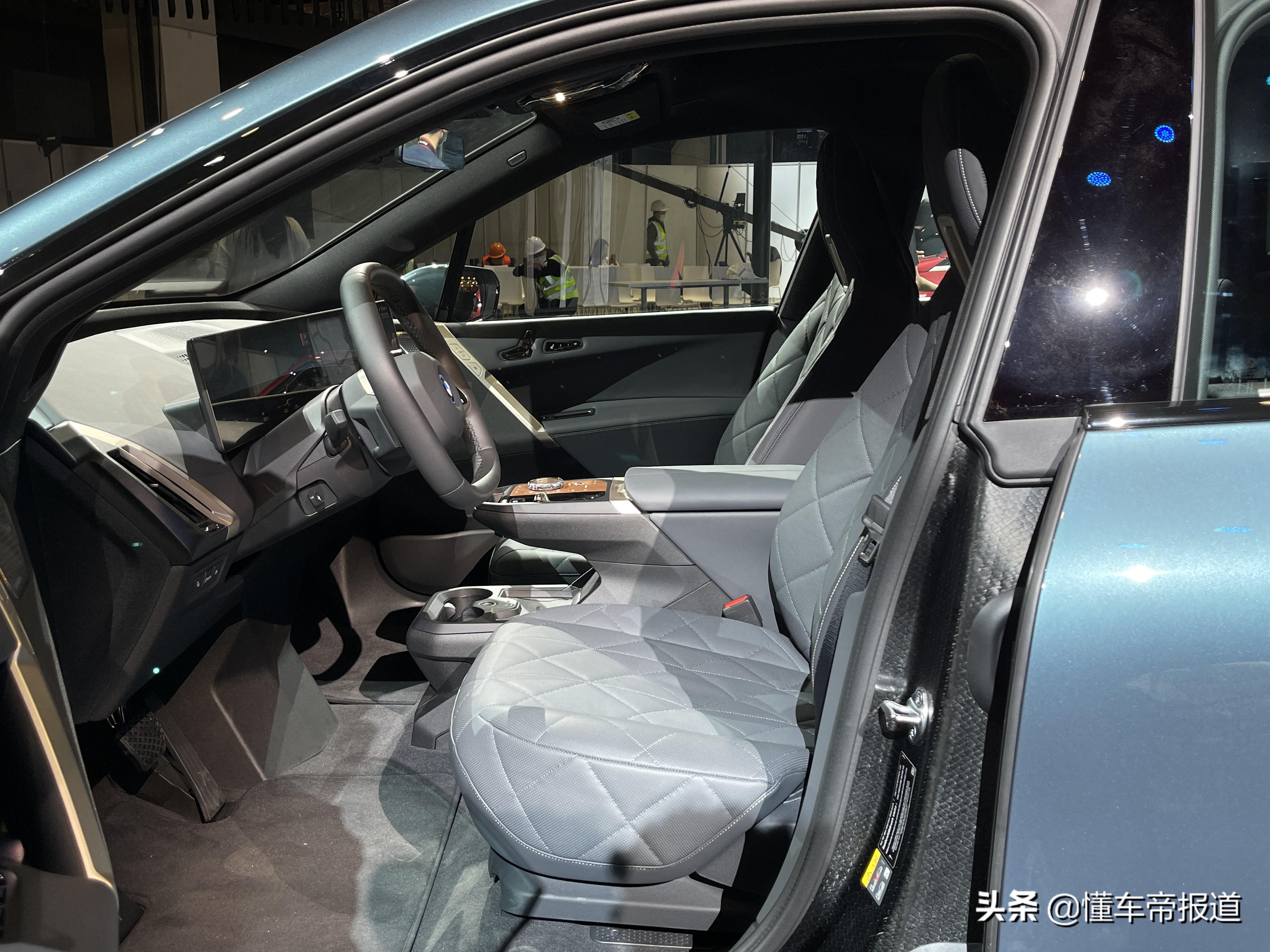 新车｜开启电动新篇章 实拍解析宝马iX