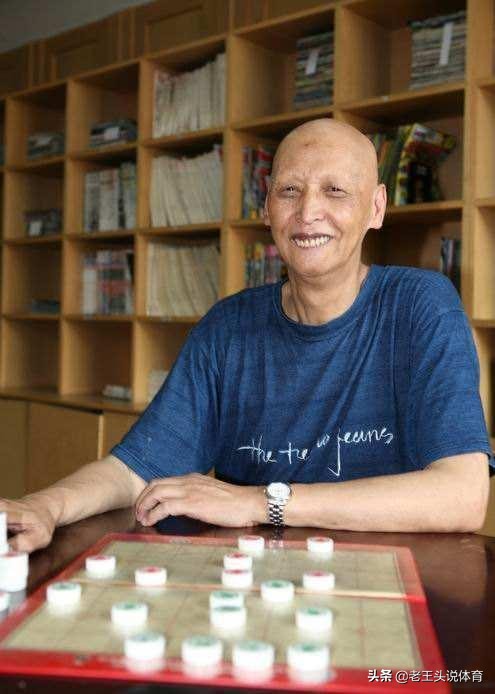 我国香港棋手赵汝权也是一个颇为传奇的棋王,他15岁学棋,凭借着过人的