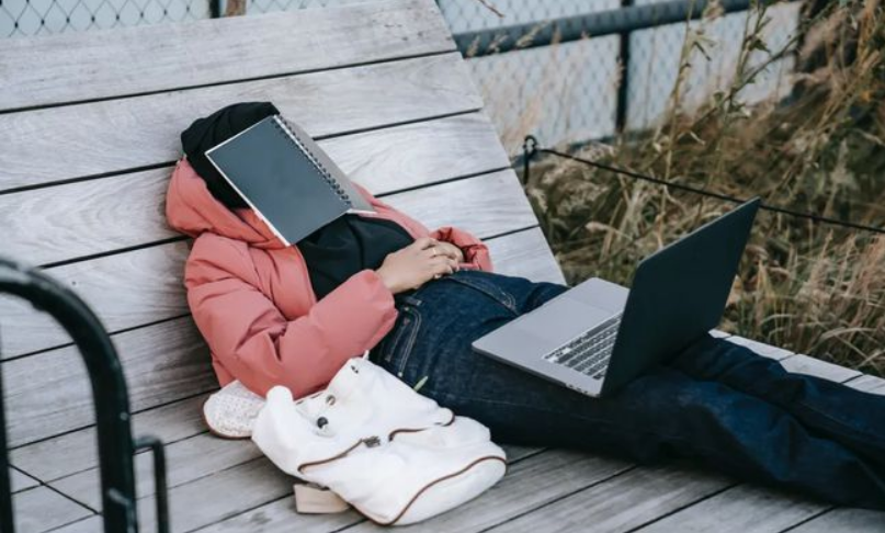 大多数90后的真实现状:工作压力大,走亲串友的次数越来越少