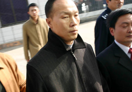 男子因杀妻被判15年，11年后“亡妻”突然回家，已和他人结婚生子