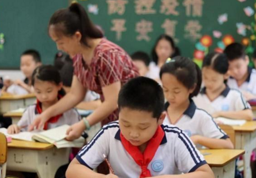 44年前“高考试卷”曝光，那年的状元语文差1分满分，太简单了