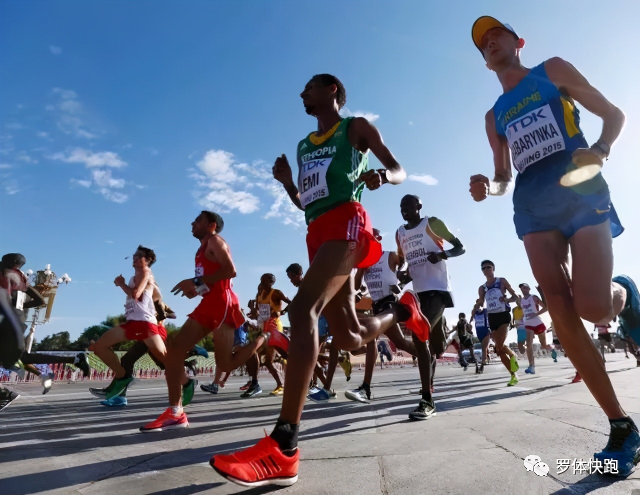 记2015田径世锦赛男子万米跑：没有哪一场比赛始于起点线