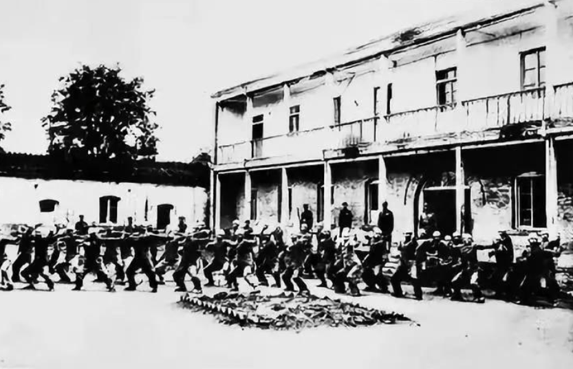 美国夫妻在清华当教授，诡计被学生拆穿后承认：我们是美国间谍