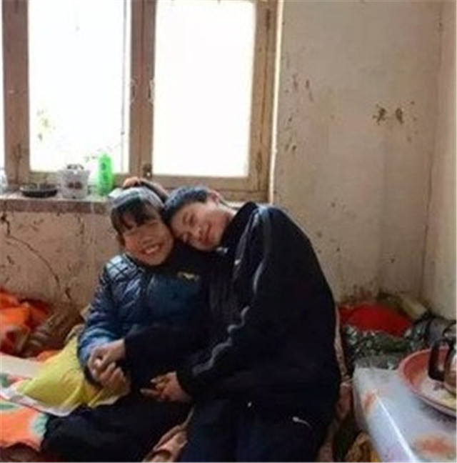 庞众望：父亲患有精神疾病，母亲卧病在床，他高考744分进清华