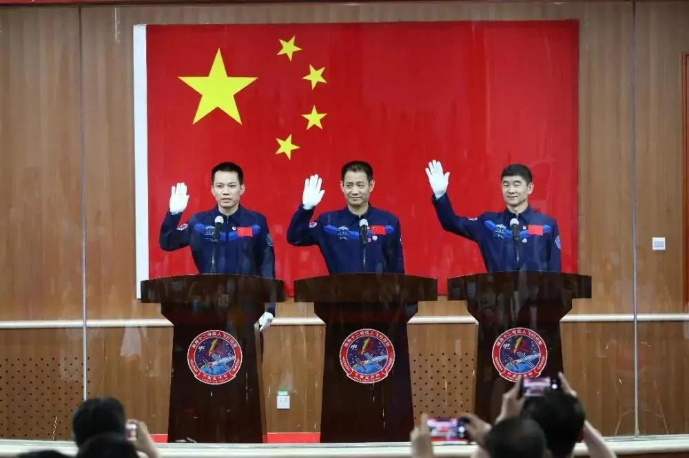 神舟十二飞天！飞船总指挥、宇航员......都是北理工人！
