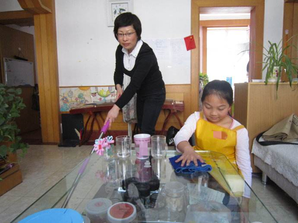 孙俪18前首次资助的向海清，曾发6000字长文指责她，如今过咋样？