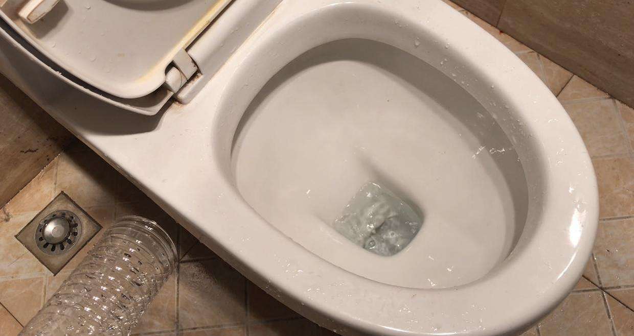 坐马桶堵了疏通的最简单方法（马桶堵了,水可以下去,但特别慢）-大连信息网