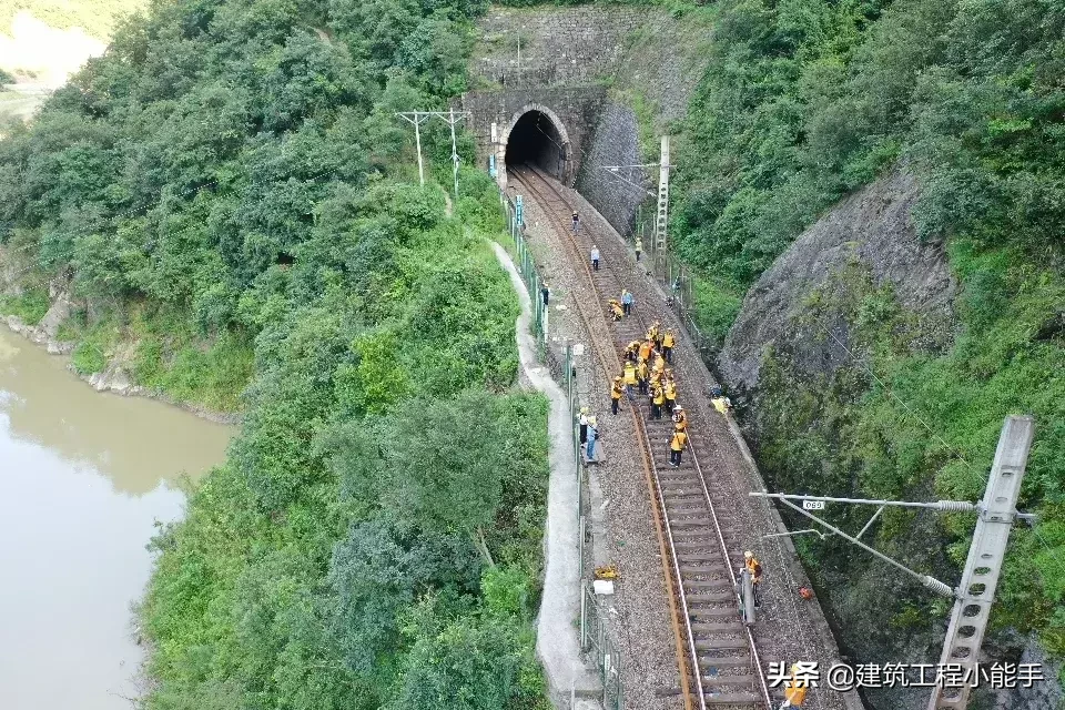 揭秘！钢轨更换全流程