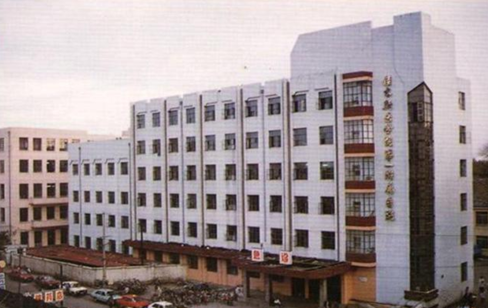 1994年黑龙江女悍匪为5千块灭门，杀大款男友后被捕，说谎多活3年