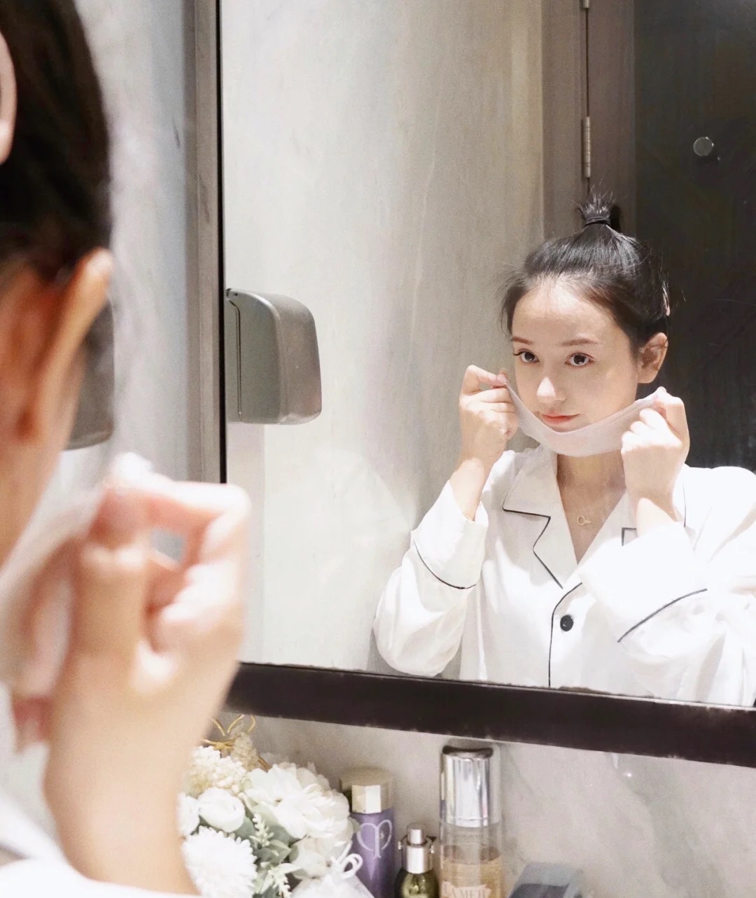 粉底液怎么用（3个步骤教你正确的上妆方式）