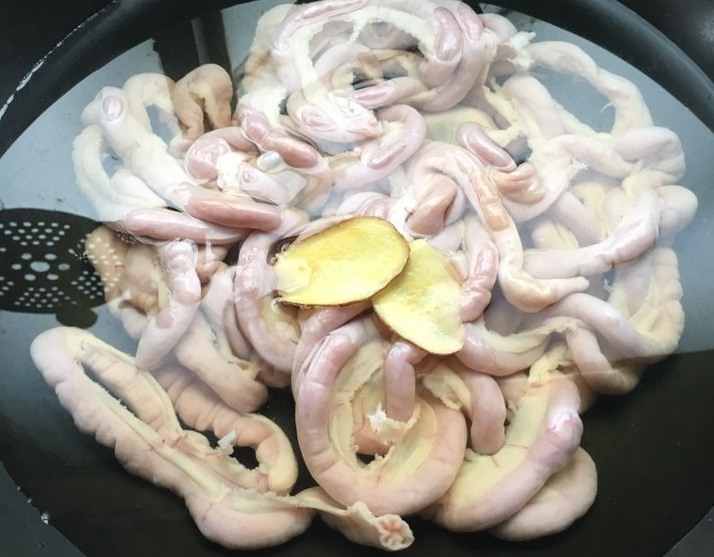 猪肠教你这样洗，简单的白灼也能吃出滋味，又鲜又脆，快来试试