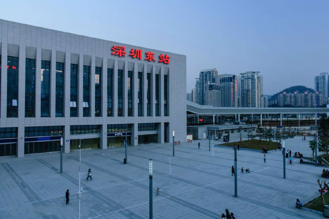 二,深圳东站(shenzhendong railway station)位于中国广东省深圳市,是