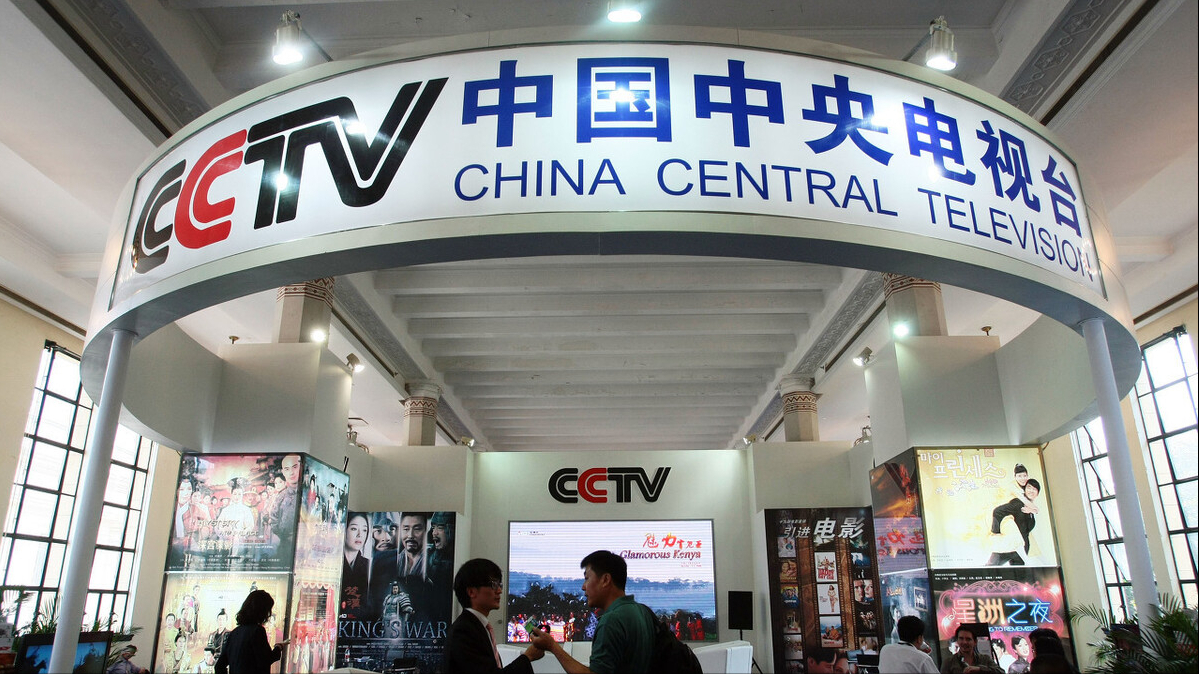 更重要的是,中央电视台是属于我国的事业单位,如果能够顺利被录取的