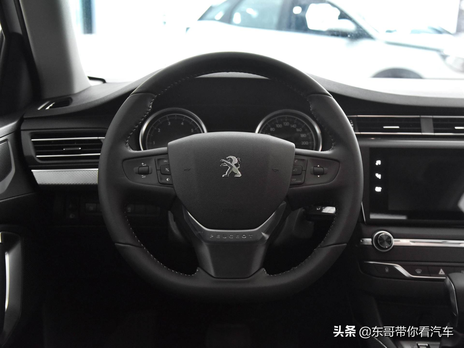 有娃后的第一台车，空间大油耗低，法系居家小车，实拍标致408