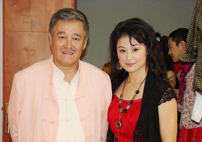 上学戏弄张艺谋,赵本山小姨子,"谢大脚"于月仙的传奇一生