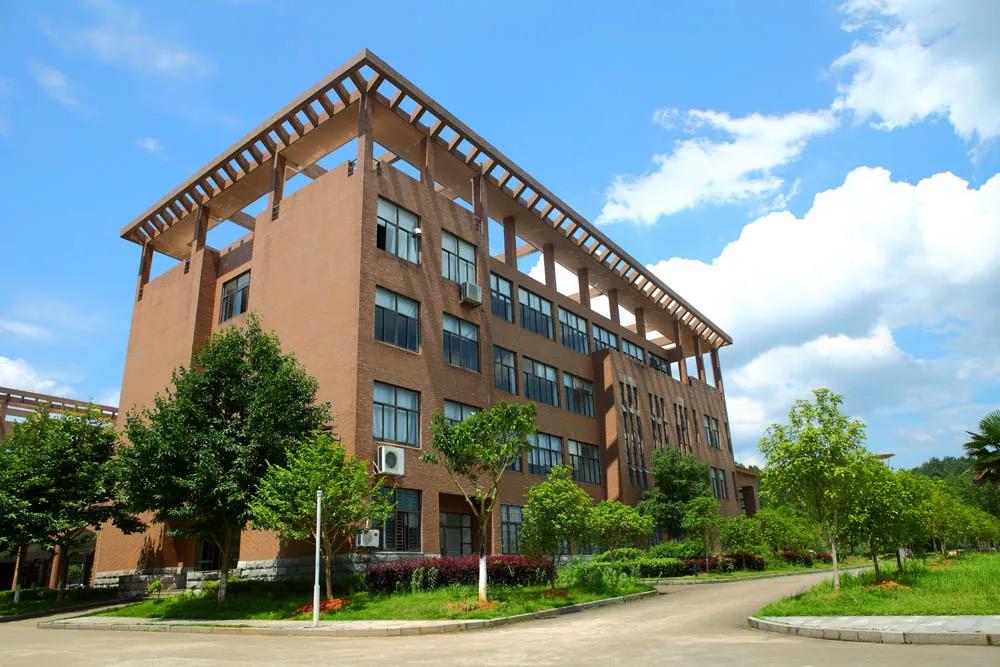 景德镇陶瓷大学2020年美术与设计学类本科录取调整办法