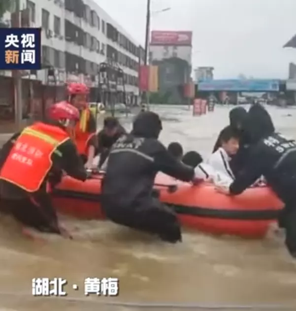 这届高考催泪瞬间,看到第一个就忍不住了