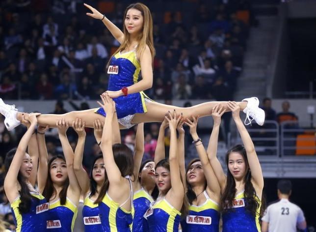 為什么亞洲人很少在nba（明明CBA啦啦隊顏值更高，為何難以進入NBA？球迷：對球員影響太大）