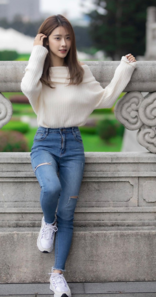 çä»è£¤å¥³å­©çç¾æ¸çº¯