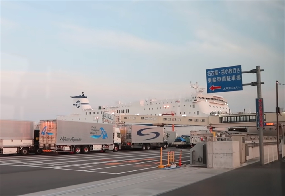 在日本渡轮头等舱住15小时：不到7㎡的小房间，打扫得一尘不染