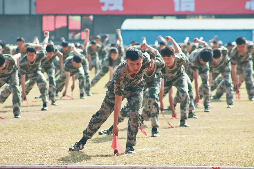 2019级中南大学本科新生完成军训，雄姿英发展风采！