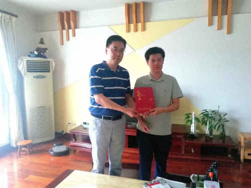 最特殊录取通知书：父亲42岁辞世，8年后，他考上父亲当年任教的这所985大学