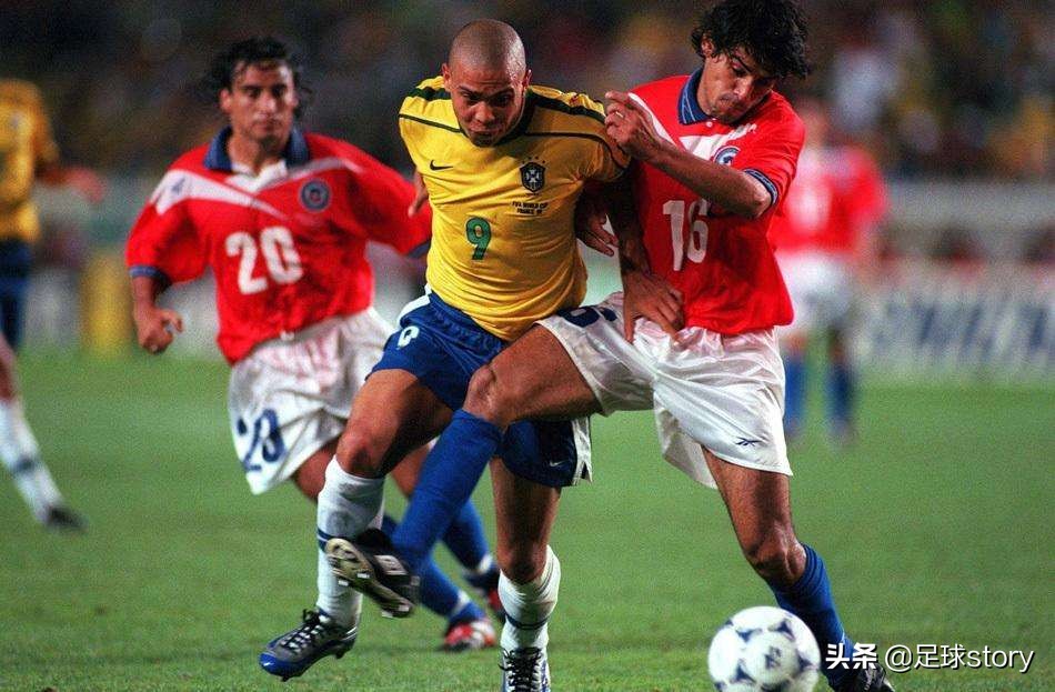 2018年世界杯巴西队员阵容(【重述历史】1998年世界杯的巴西队，罗纳尔多一个人的巴西队)